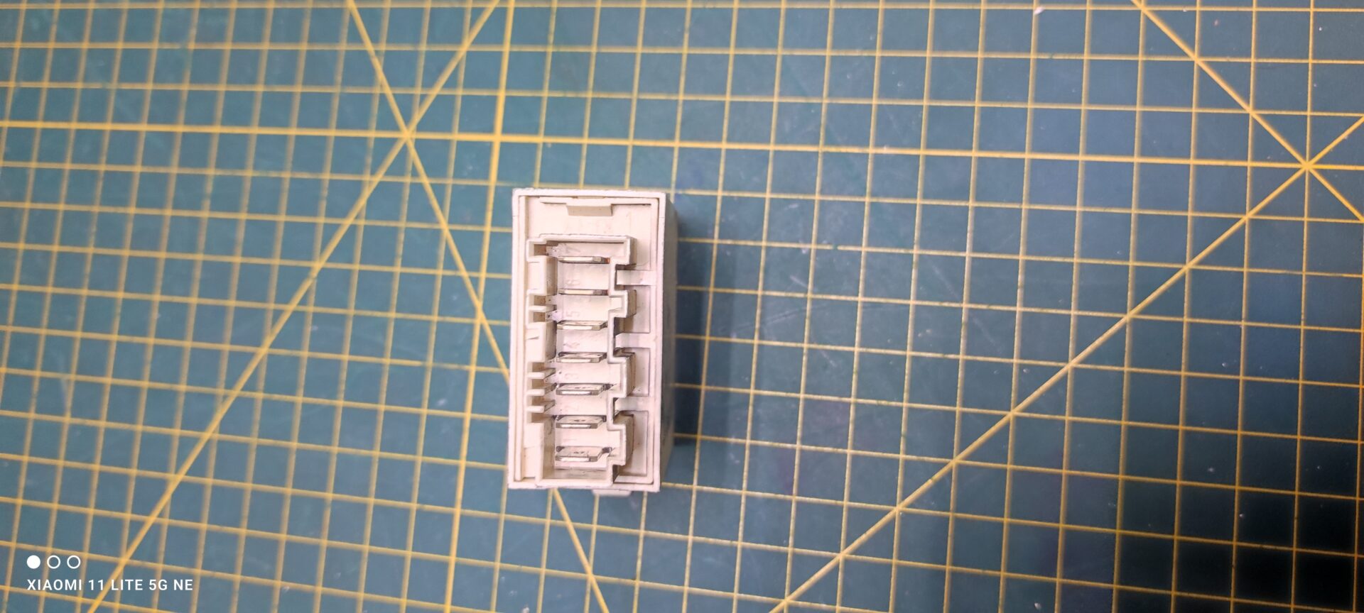 Реле Siemens 3066045AA7 с дефектом