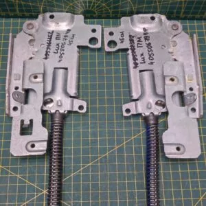 Петли Electrolux 4055067940 Син. пара лев+правая для пмм