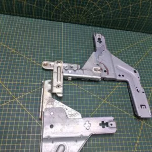 Петли Bosch 869438 пара лев+правая для пмм
