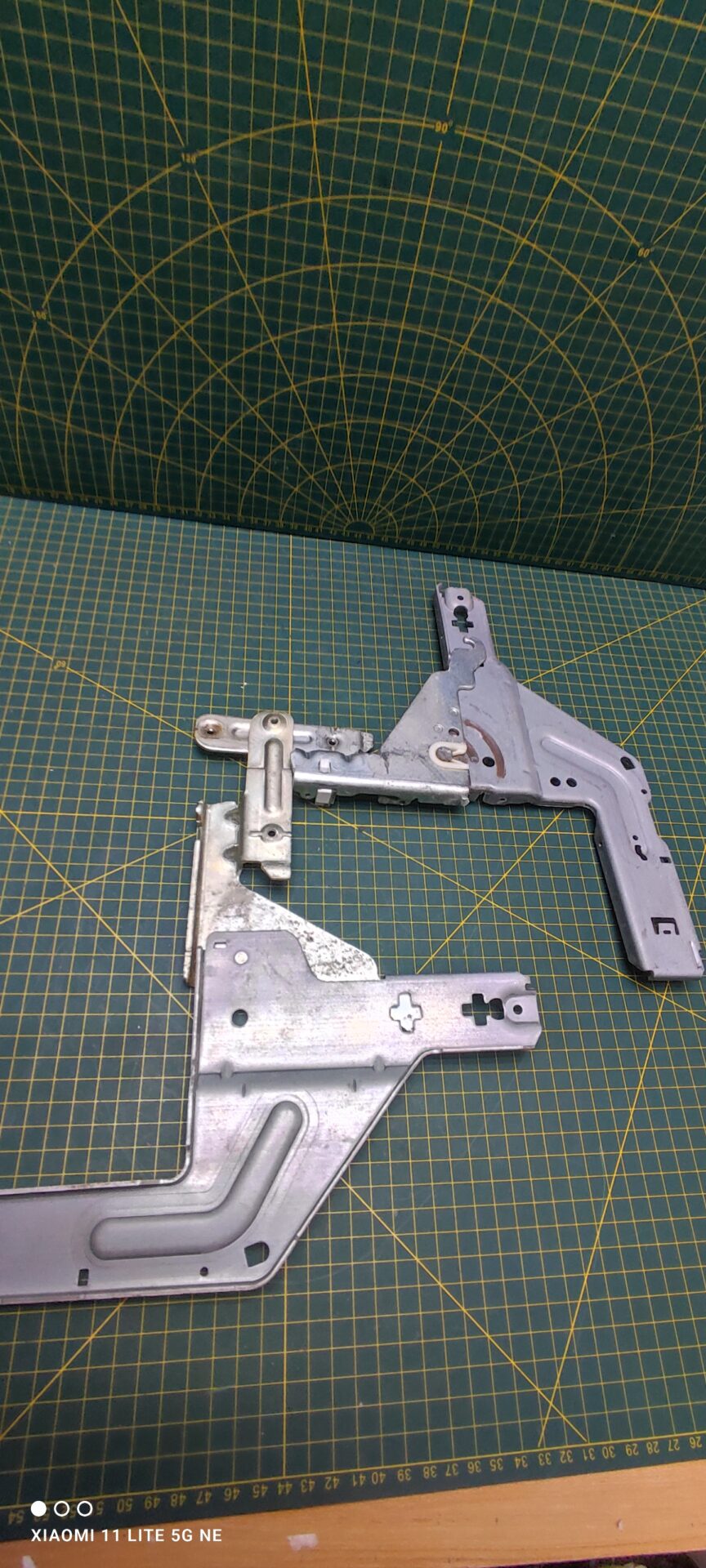 Петли Bosch 869438 пара лев+правая для пмм