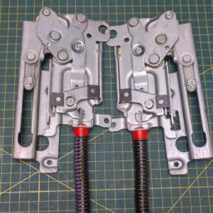 Петли Electrolux 4055150280 Фиол. пара лев+правая для пмм