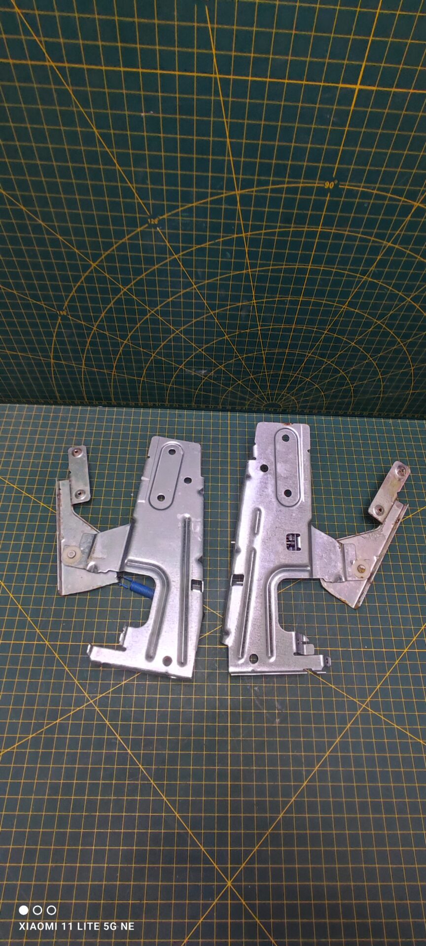 Петли Bosch 690943 пара для пмм