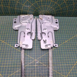 Петли Electrolux 405053450 бел. пара лев.+прав.