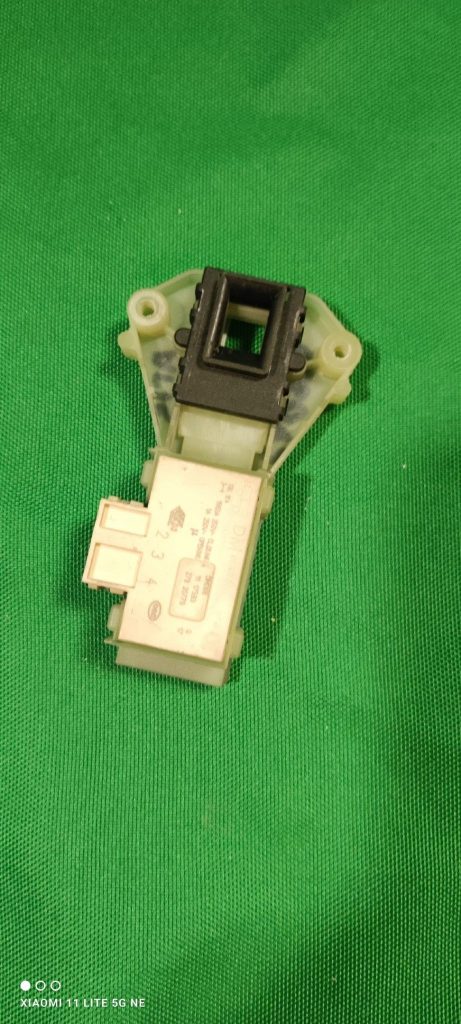 Замок люка (УБЛ) Ariston 086042