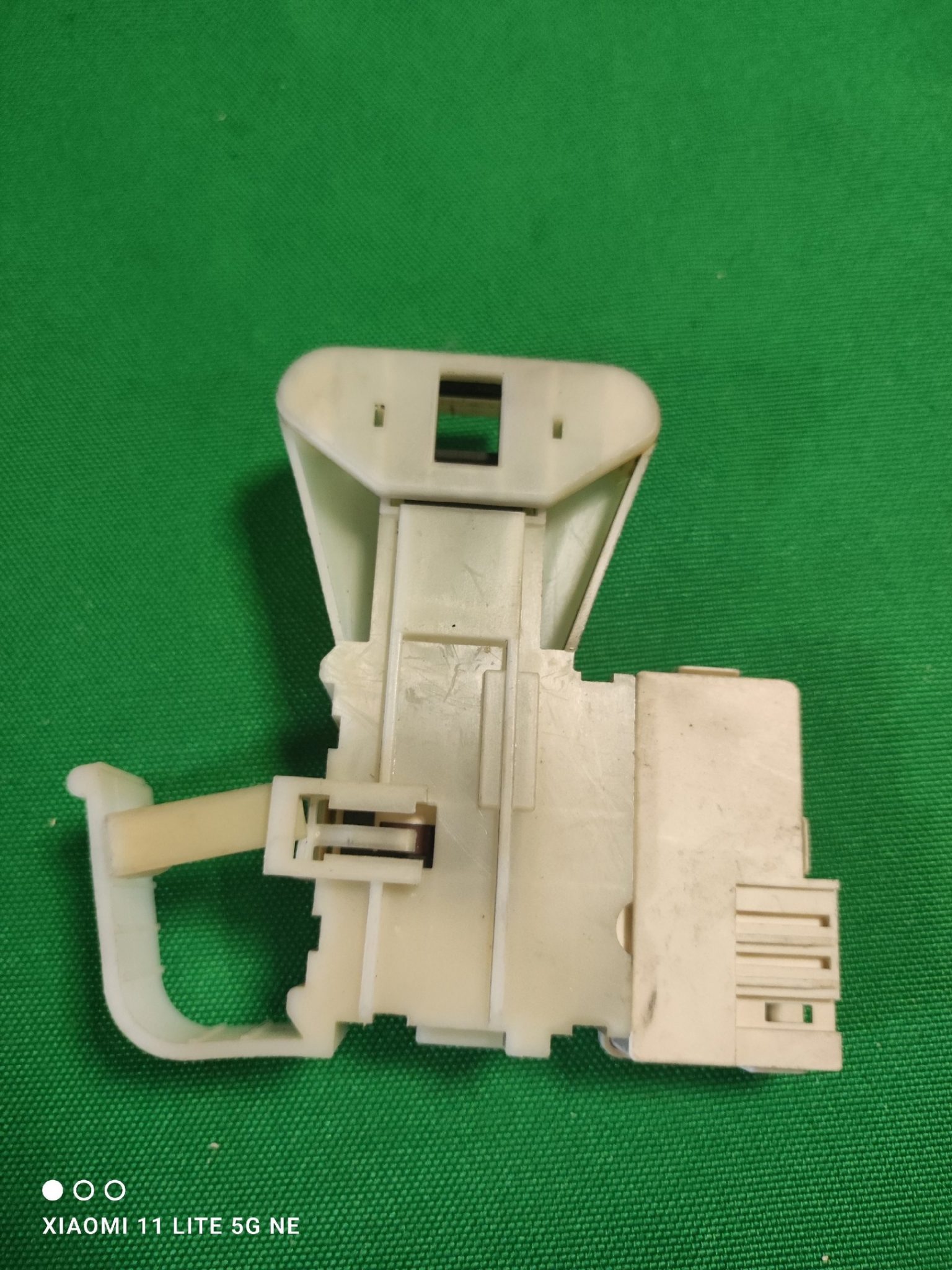Замок люка (УБЛ) Ariston 160025338