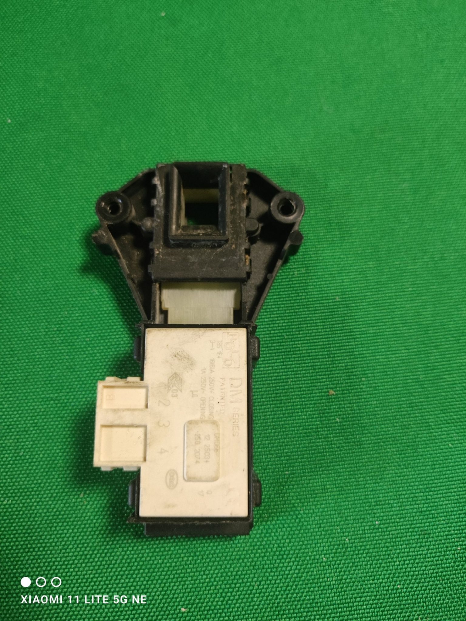 Замок люка (УБЛ) Ariston 2589938Q