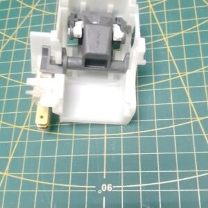 Замок дверцы Bosch 9000017109 для посудомоечной машины