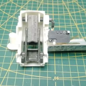 Замок дверцы AEG 111315061 для посудомоечной машины