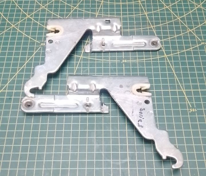 Петли Bosch 12005775 к посудомоечной машине (комплект)