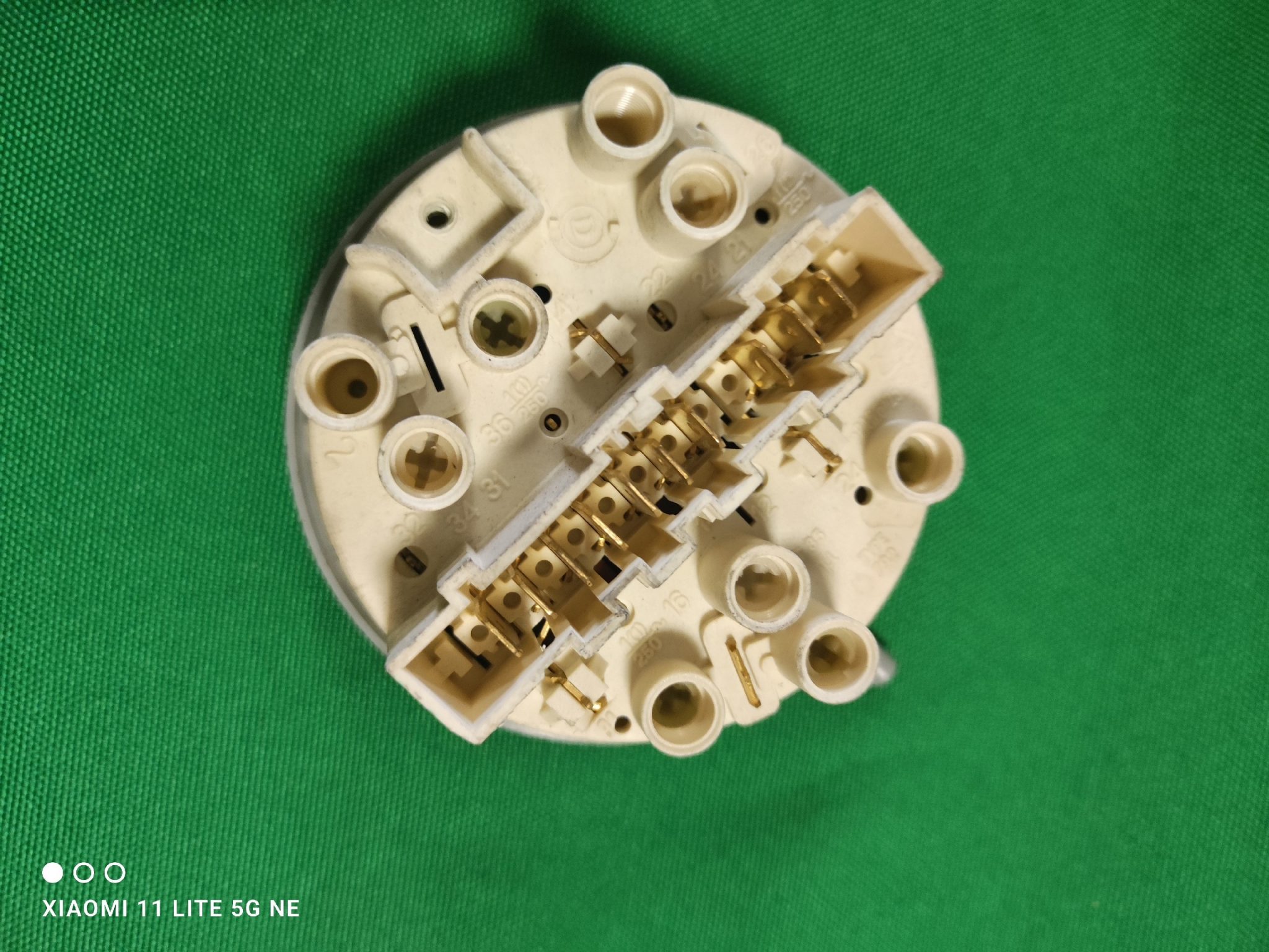 Прессостат Ariston 16000943901